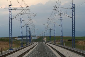 Licitado el contrato para el suministro el�ctrico �verde� en puntos no telemedidos de la red ferroviaria para los a�os 2020 y 2021